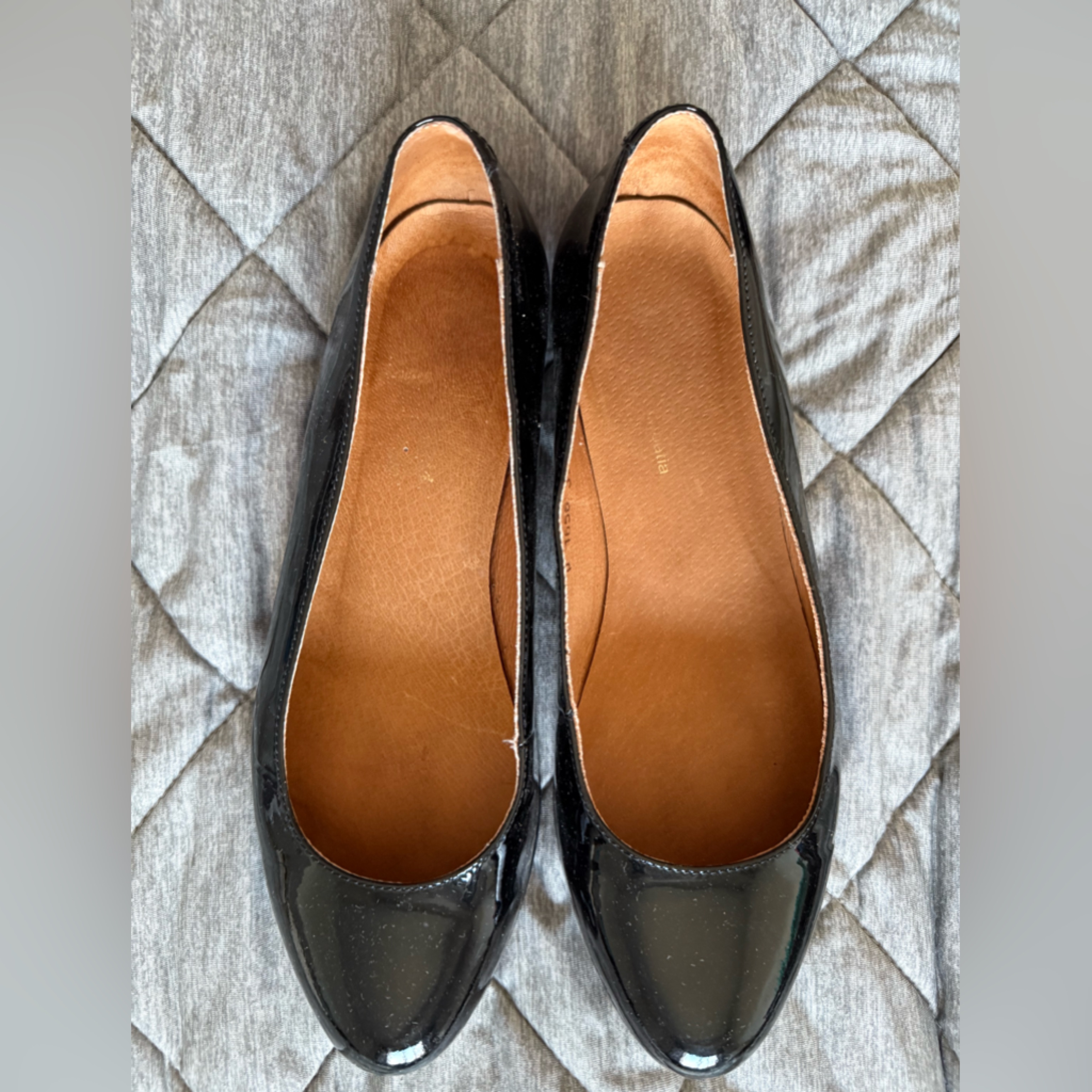Elegant Black Women's Flats, Size 39